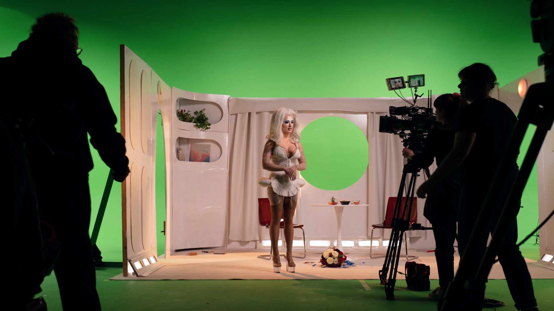 Character VSIN on set with green screen background