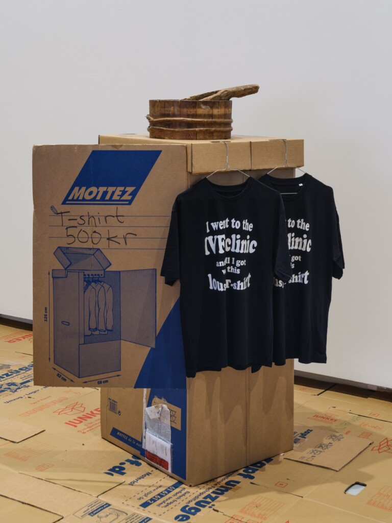 Linnéa Sjöberg, ”I went to the IVF clinic and all I got was this lousy T-shirt”, 2026. Foto: Jean-Baptiste Béranger